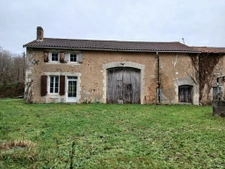Maison en pierre à finir de rénover avec grange 