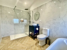 Maison de maitre, 4 chambres, salle de jeux, économique, lim