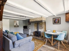 230 sqm property with five bedrooms, swimming pool and outbu