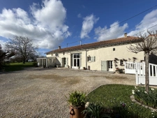 Impressive 5 Bedroom Detached Home with Large Garden and Gît