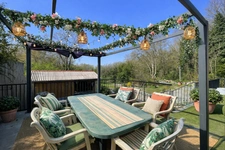 Lake views, private park setting and river access   Peaceful