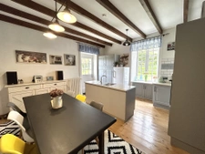 Charming 3-Bedroom Riverside Home with Beautiful Views   Vou