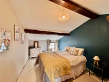 Woodland-Edge 4/5 Bedroom Home with Stunning Views, Pool & E