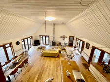 CHARMING 4-BEDROOM HOUSE WITH LARGE GROUNDS, WOODLAND AND 5,