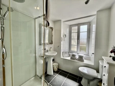 Elegant 206 m2 Manor House with 5 Bedrooms, 4 Shower Rooms, 