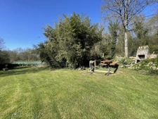 Lake views, private park setting and river access   Peaceful