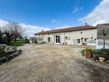 Impressive 5 Bedroom Detached Home with Large Garden and Gît
