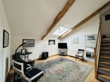 Charming 3-Bedroom Riverside Home with Beautiful Views   Vou