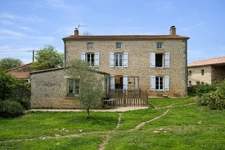 4-Bedroom Family Home in the Heart of the Village with Enclo