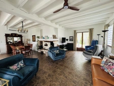 Single-storey 4-bedroom home with 48 m2 living space, garden