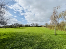 Impressive 5 Bedroom Detached Home with Large Garden and Gît