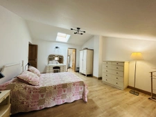 Impressive 5 Bedroom Detached Home with Large Garden and Gît