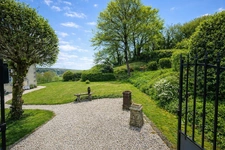 Charming 3-Bedroom Riverside Home with Beautiful Views   Vou