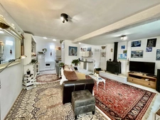 Elegant 206 m2 Manor House with 5 Bedrooms, 4 Shower Rooms, 