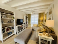 Impressive 5 Bedroom Detached Home with Large Garden and Gît