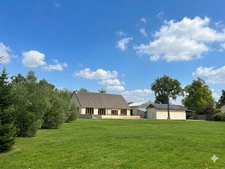 CHARMING 4-BEDROOM HOUSE WITH LARGE GROUNDS, WOODLAND AND 5,