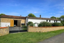 Woodland-Edge 4/5 Bedroom Home with Stunning Views, Pool & E