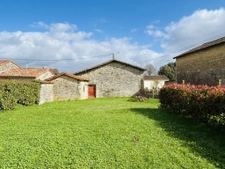 Impressive 5 Bedroom Detached Home with Large Garden and Gît