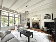 Charming 3-Bedroom Riverside Home with Beautiful Views   Vou