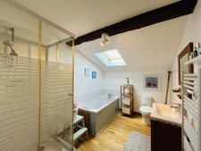 Impressive 5 Bedroom Detached Home with Large Garden and Gît