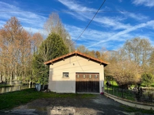 Five-bedroom longère-style house with garages, large plot of
