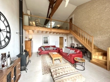 Impressive 5 Bedroom Detached Home with Large Garden and Gît