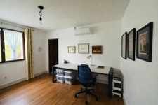 Single-storey 4-bedroom home with 48 m2 living space, garden