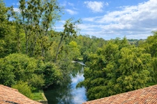 Charming 3-Bedroom Riverside Home with Beautiful Views   Vou