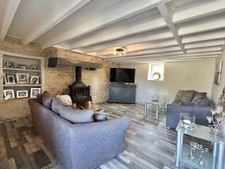 230 sqm property with five bedrooms, swimming pool and outbu