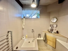 Woodland-Edge 4/5 Bedroom Home with Stunning Views, Pool & E