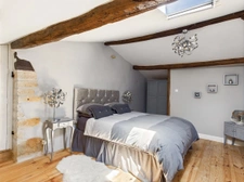 230 sqm property with five bedrooms, swimming pool and outbu