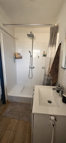 TOULON EST - LA PALASSE - T2 RENOVE AVEC BALCON ET CAVE