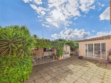 Fréjus – Maison avec dépendances et grand atelier