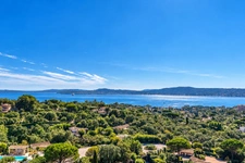 GRIMAUD — VILLA PROVENÇALE RÉNOVÉE AVEC VUE SUR LE GOLFE DE SAINT-TROPEZ