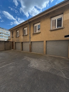 4 garages fermés