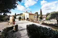 SOUS OFFRE ACCEPTEE : Villa PLAIN PIED de 3 pièces, rénovée avec soin  avec garage sur grand terrain 