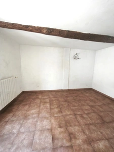 BIENTOT SOUS PROMESSE DE VENTE - Charmante maison de village  T3 (50 m2) avec garage et cave.