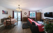 SOUS OFFRE ACCEPTEE : Villa PLAIN PIED de 3 pièces, rénovée avec soin  avec garage sur grand terrain 