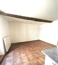 BIENTOT SOUS PROMESSE DE VENTE - Charmante maison de village  T3 (50 m2) avec garage et cave.