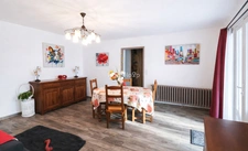 Villa traditionnelle PLAIN PIED de 3 pièces, rénovée avec soin  avec garage sur grand terrain avec COS RESIDUEL