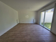 Epernon–F3 LUMINEUX-JARDIN-PARKING-PETITE COPROPRIETE-CALME
