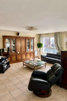 APPARTEMENT105m²-BALCON-BOX DOUBLE-CAVE-5mn à pied GARE-COMMERCES