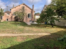 MAISON FAMILIALE-110m² au sol–6 pièces–TERRAIN 559m²-GARAGE–2 CAVES-proche de la Forêt et des transports