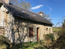 MAISON en pierres A RENOVER 4 PIECES 82m²-1500m² TERRAIN CLOS-TOITURES FAITES-ISOLATION COMMENCEE-DOUBLE VITRAGE-GARAGE-ABRI-TERRAIN DE PETANQUE-CALME-CHARME DE LA CAMPAGNE