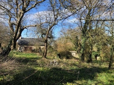 MAISON en pierres A RENOVER 4 PIECES 82m²-1500m² TERRAIN CLOS-TOITURES FAITES-ISOLATION COMMENCEE-DOUBLE VITRAGE-GARAGE-ABRI-TERRAIN DE PETANQUE-CALME-CHARME DE LA CAMPAGNE