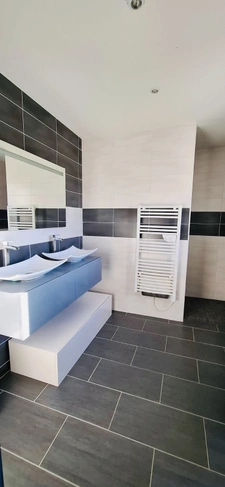 Maison lumineuse, 5 chambres avec piscine et vue sur la natu