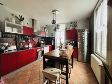 Charmante maison    95 m2 environ   4 chambres   Jardin 815 