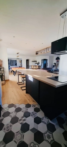 Maison lumineuse, 5 chambres avec piscine et vue sur la natu