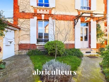 MONTARGIS CENTRE<span></span>MAISON<span></span>8 PIECES<span></span>5/6 CHAMBRES<span></span>210 M2<span></span>309000 €