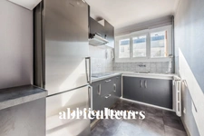 PUTEAUX / REPUBLIQUE - APPARTEMENT AVEC BALCON - 2 PIECES - 1 CHAMBRE- 48 M² - 390.000 €